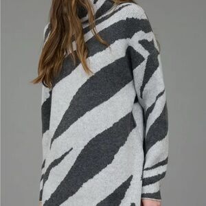 Blu Pepper Gray and Black Long Sleeve Animal Print Dress